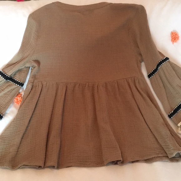 Tan tassel sleeve top - Picture 5 of 5